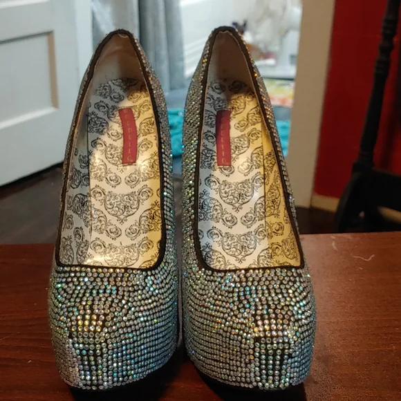 Heels - Picture 4 of 4